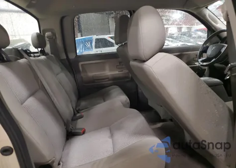 2011 Dodge Dakota Slt z USA, uszkodzony, nr VIN 1D7RE3GK3BS586112